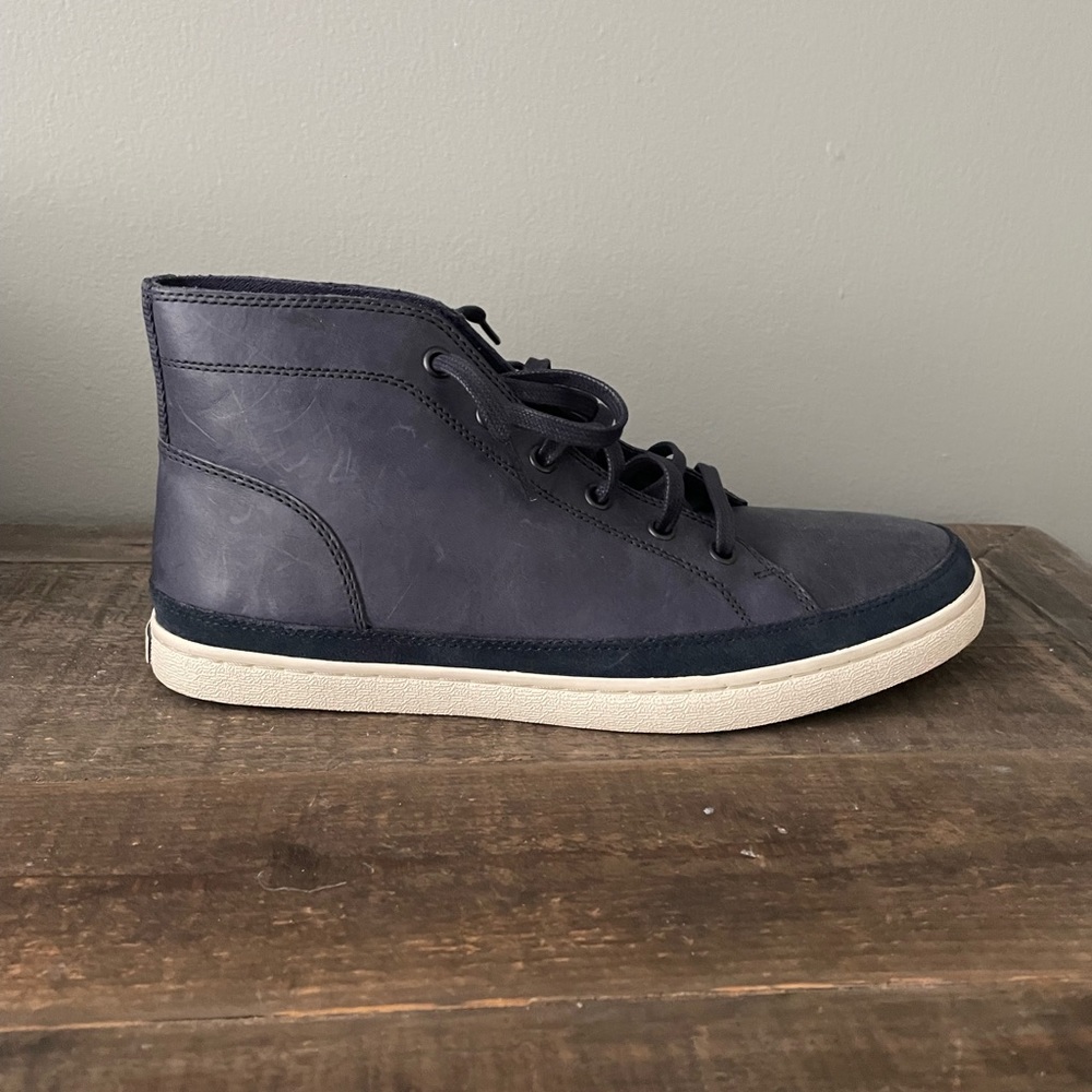 Brand new Cole Haan Navy Chukka Grand ØS Size 8 (medium)